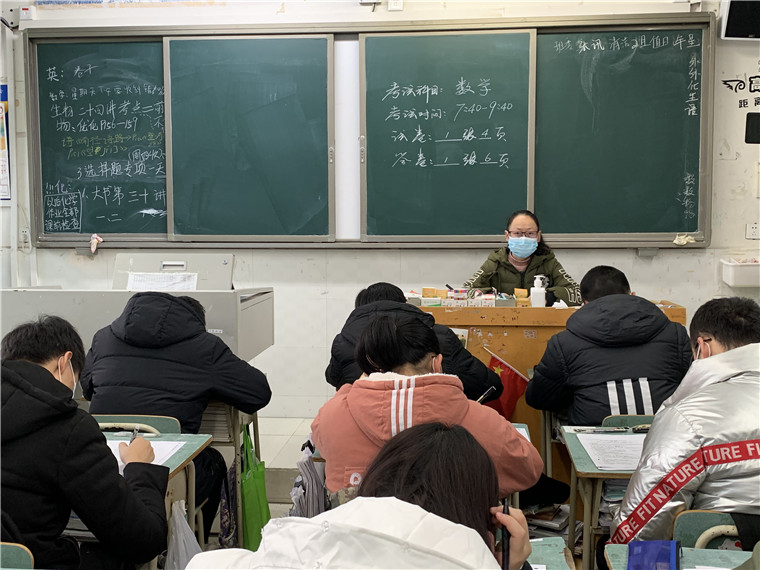 1609293393809003.jpg 老師監(jiān)考1.jpg