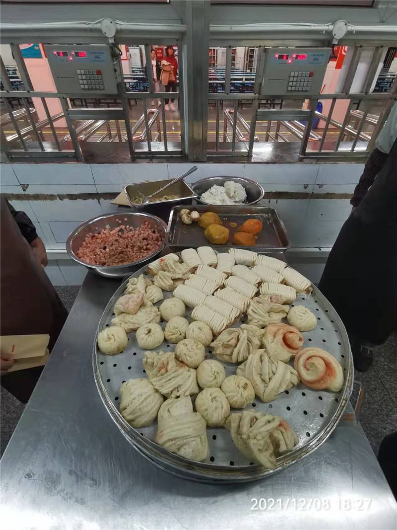 1639555520386130.jpg 12.8晚餐內(nèi).jpg