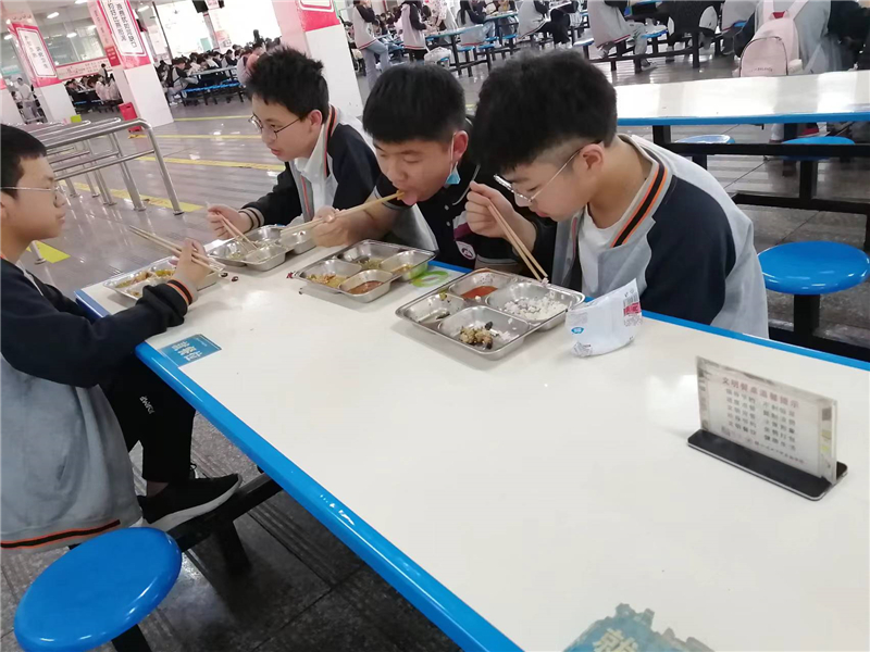 1652948503682987.jpg 節(jié)儉用餐3.jpg